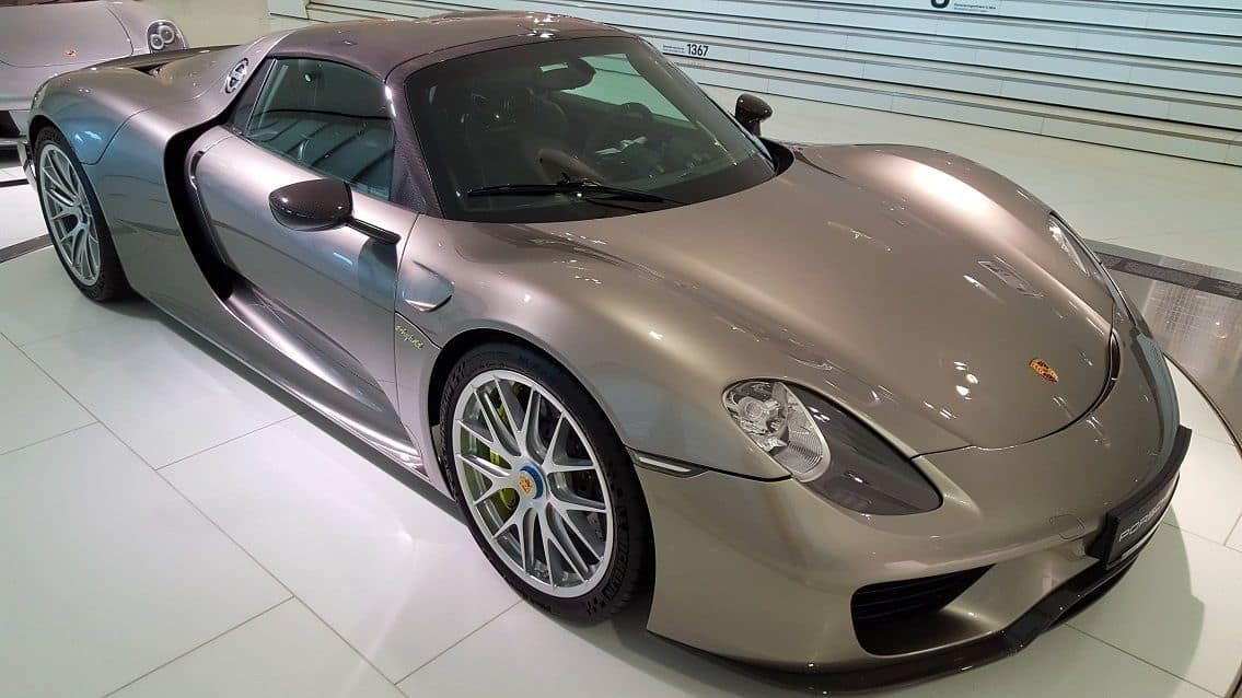 Porsche 918 spyder defines term hybrid super car